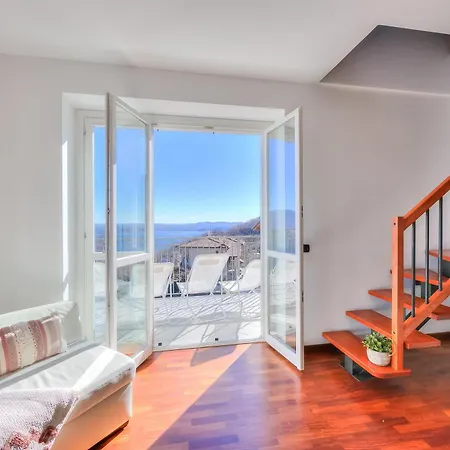 Penthouse The Magnifique View - Happy Apartament Stresa